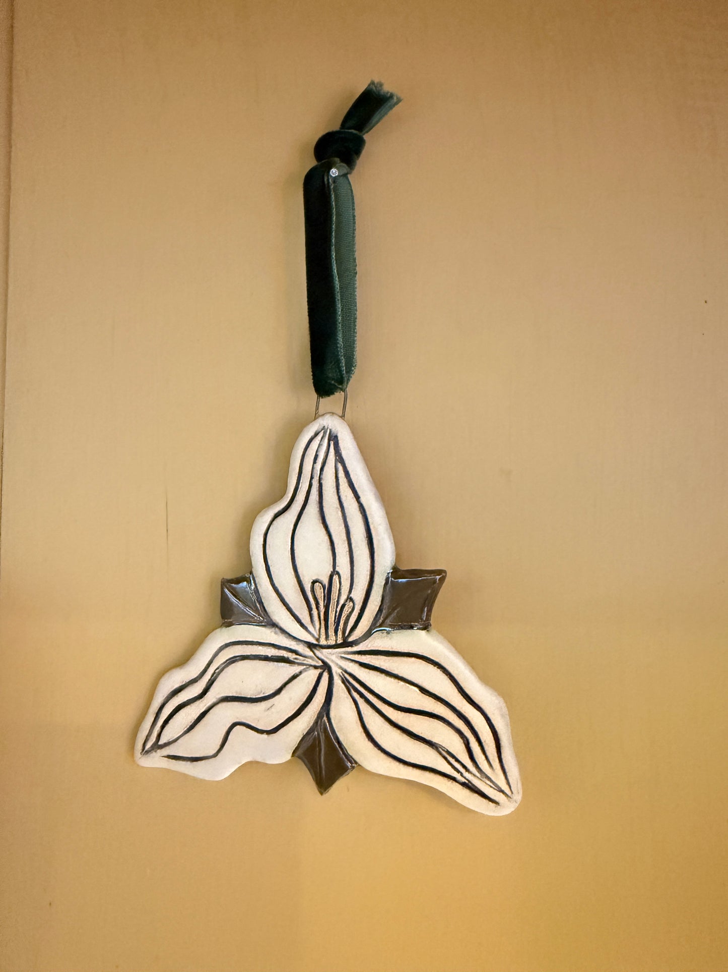 Trillium Pottery Hanger