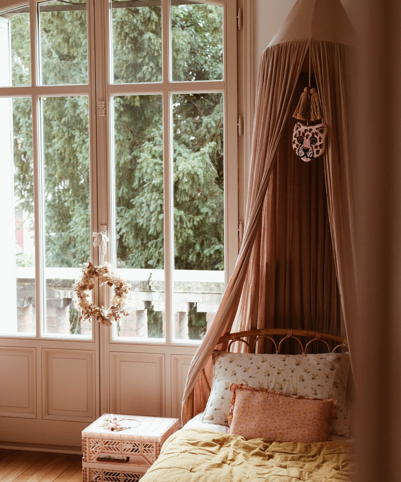 Pinky Leopard Gift Hanger