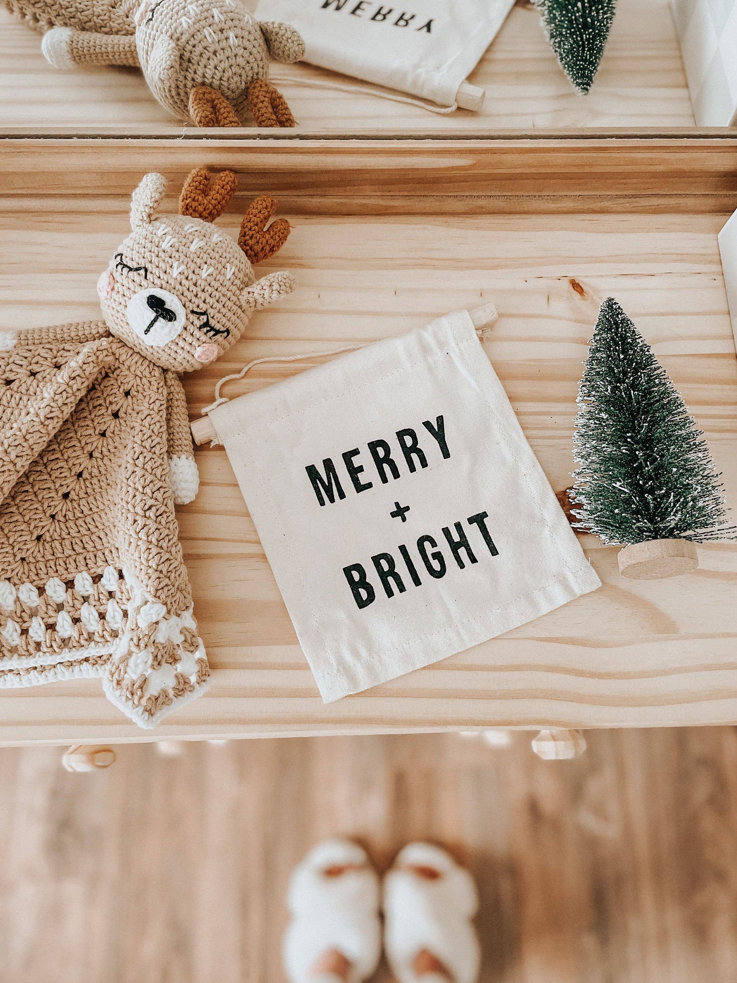 Merry + Bright Hang sign