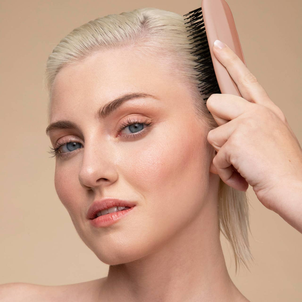 Scalp Renewal Brush in Terracotta