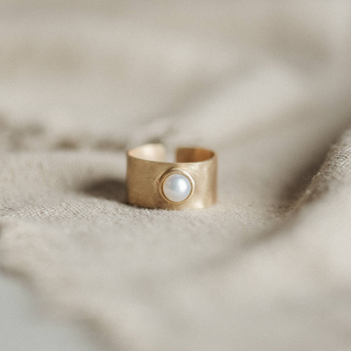 Nile Ring // 6mm // Pearl