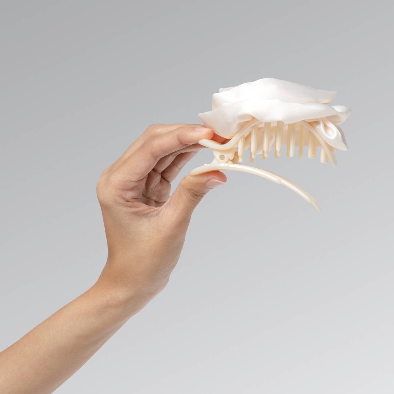 Satin Rosette Medium Flat Cloud Clip - Cream